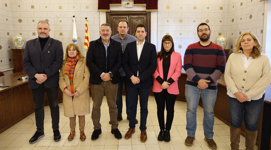 Tercer i quart per l'esquerra, en primer terme, el conseller Sàmper i l'alcalde Barrera (Aj. la Seu)