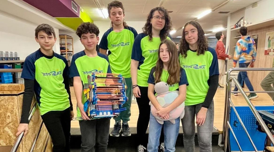 L'equip Tech Titans a la VEX Robotics, a Girona (Foto: Institut La Valira)