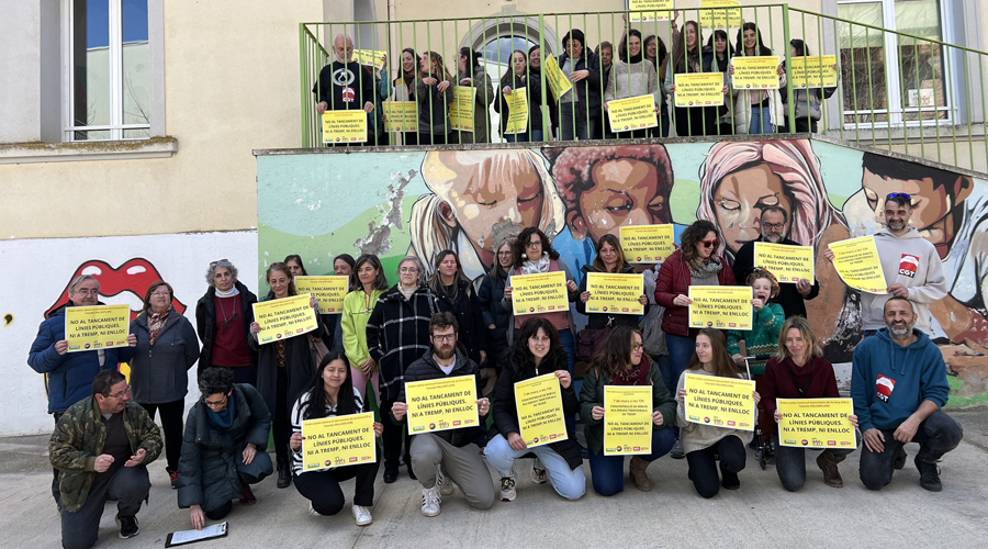 Protesta de la CGT per la pèrdua de la segona línia d'I3 a l'Escola Valldeflors de Tremp, l'any passat (Foto: RàdioSeu)