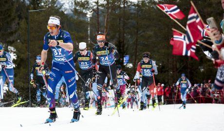 Al centre de la imatge, en segon terme, Ireneu Esteve, a l'skiathlon del dissabte
