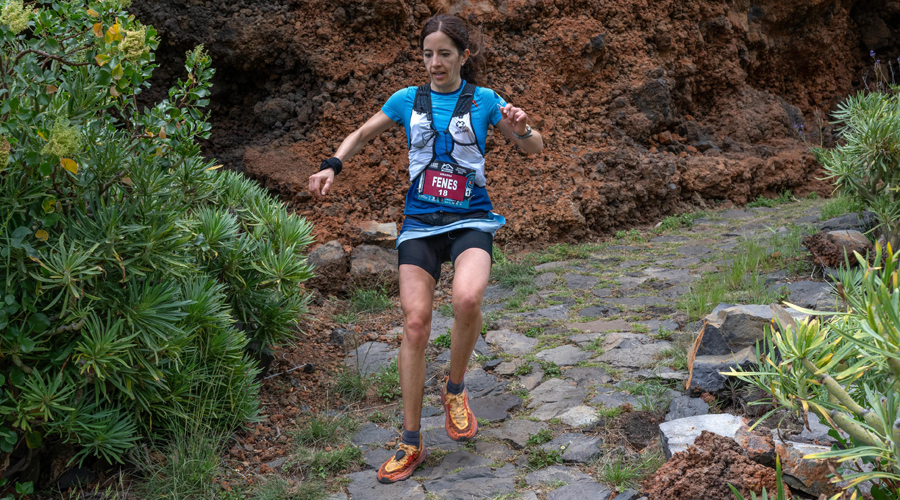 Ariadna Fenés en plena competició (Acantilados del Norte Skyrace)