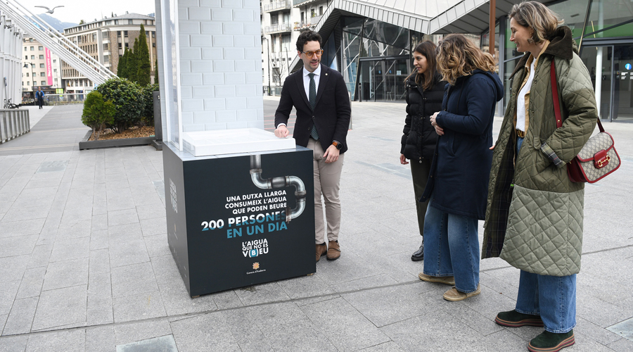 El ministre, Guillem Casal, en un dels punts de promoció de la campanya (SFGA)