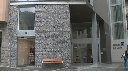 Edifici Casa Aristot Mora, seu de l'INH