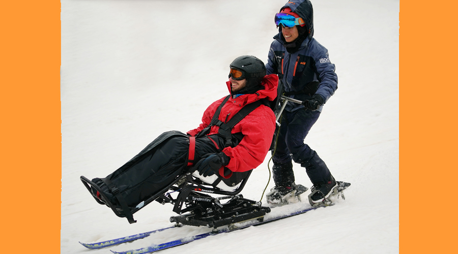 Esquí adaptat en una de les estacions d'FGC (Oriol Molas)