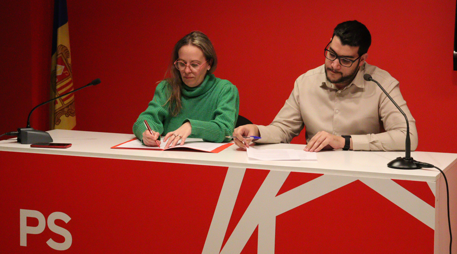 Eva Calero i Pere Baró durant la seva compareixença davant dels mitjans de comunicació (PS)