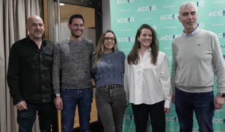 L'executiva d'Acció amb Noëlia Souque -segona per la dreta- al costat del president, Marc Magallon