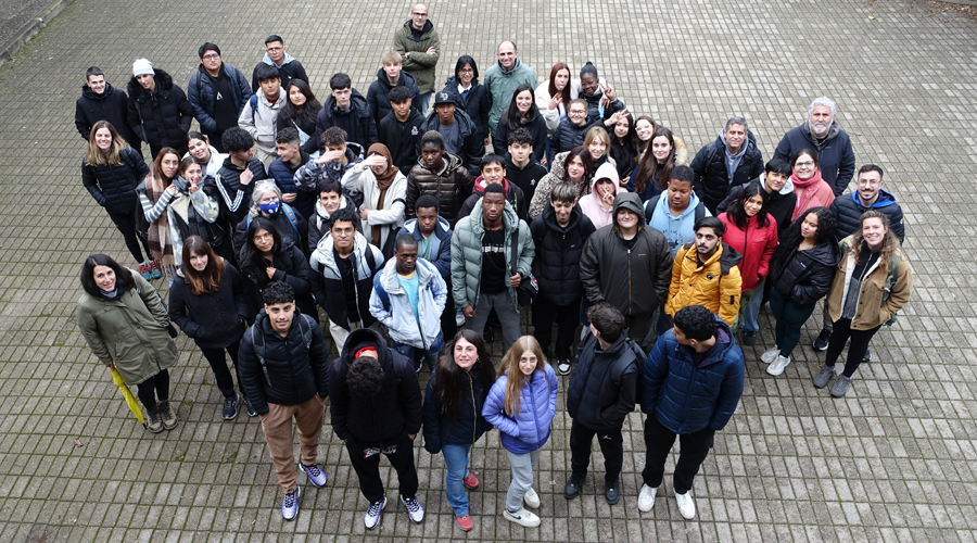 Participants a la 1a Trobada Esportiva de tots els grups dels Programes de Formació i Inserció (Aj. la Seu)