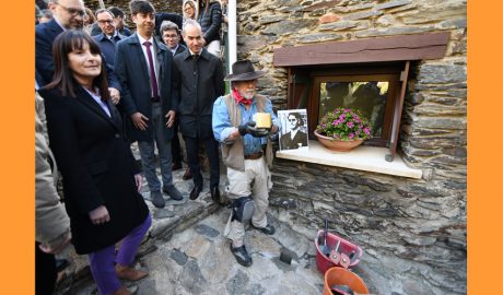Col·locació d'una peça Stolpersteine a Meritxell