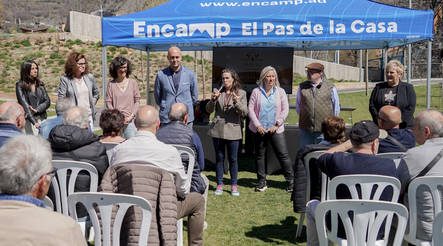 Sorteig dels horts socials per a la gent gran de la parròquia (@ComuEncamp)