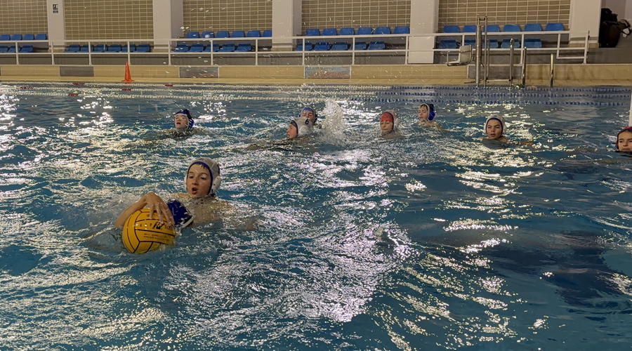 Un entrenament de l'equip de waterpolo (FAN)
