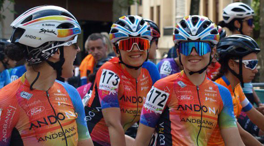 Tres ciclistes de l'equip andorrà (Andona Racing)