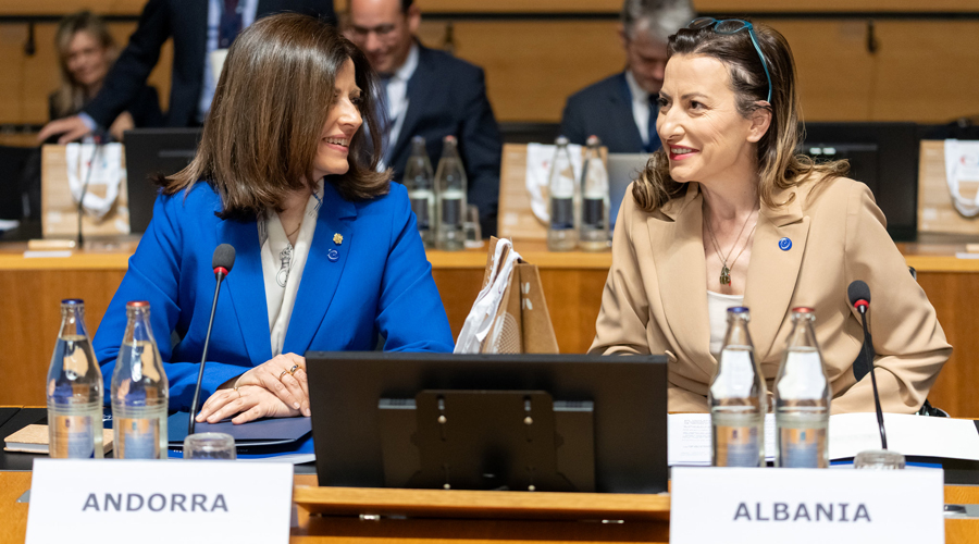 A l'esquerra, la ministra, Imma Tor (SFGA)