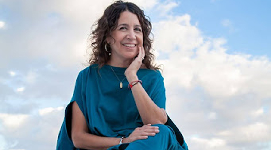 L'artista Mònica Orozco -Moná-