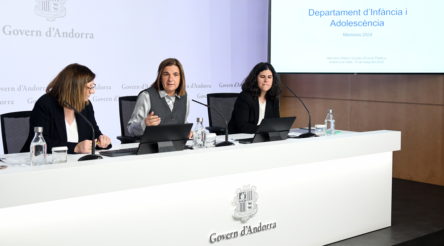 Al centre, la ministra, Trini Marín, durant la seva intervenció (SFGA)