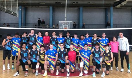 Foto de la selecció de vòlei d'Andorra amb el CV Sant Martí