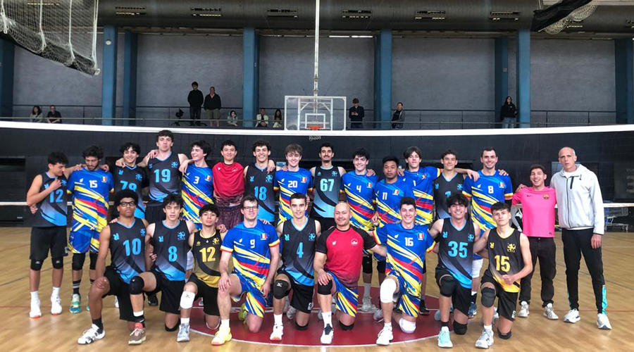 Foto de la selecció de vòlei d'Andorra amb el CV Sant Martí (FAVB)