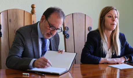 El conseller Espadaler amb l'alcaldessa Jeannine Abella