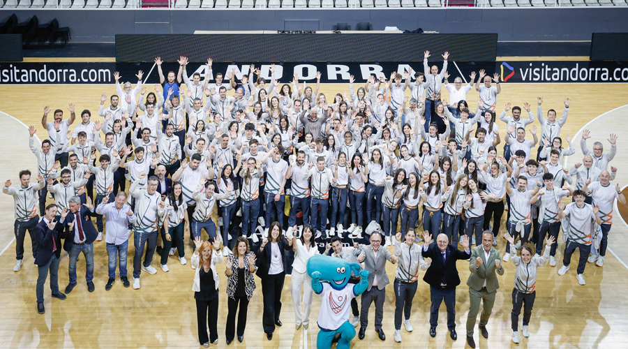 Els esportistes que seran presents als JPEE amb les autoritats (SFGA)