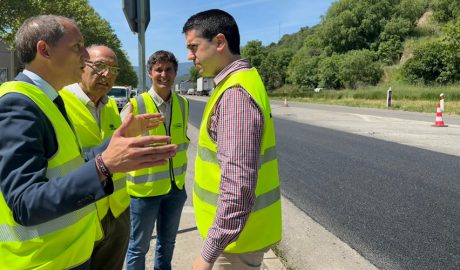En primer terme, José Crespín i Joan Barrera