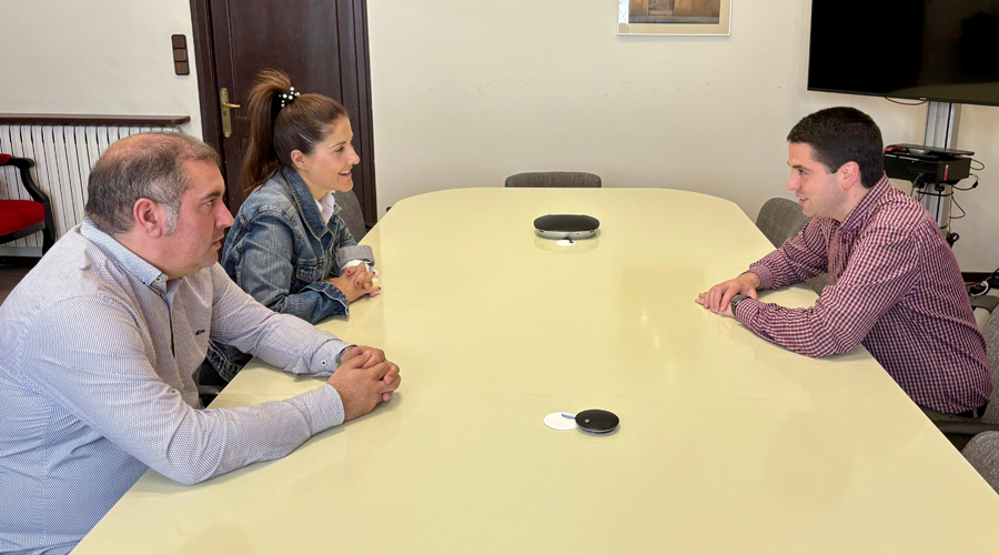 La diputada de Serveis Tècnics, Cristina Morón, i al seu davant, Joan Barrera (Foto: Diputació de Lleida)