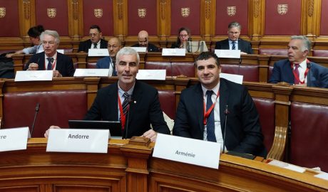 A l'esquerra, Marc Magallon