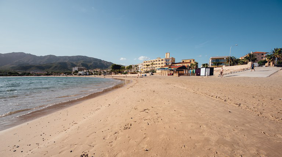 La platja de l'Arenal, a l'Hospitalet de l'Infant