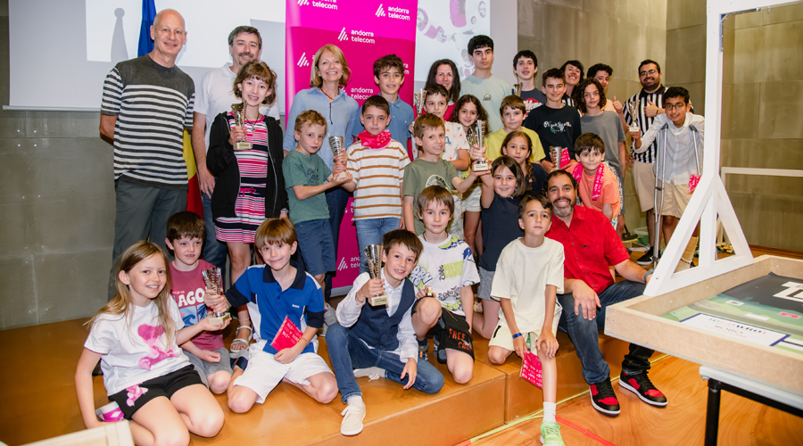 Participants de l'11a edició de la World Robot Olympiad (Andorra Telecom)