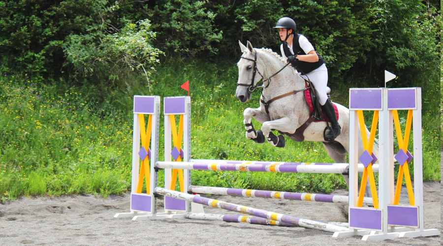 Martí Segarra, guanyador en categoria Promoció, en un dels salts (Federació Andorrana d'Hípica)