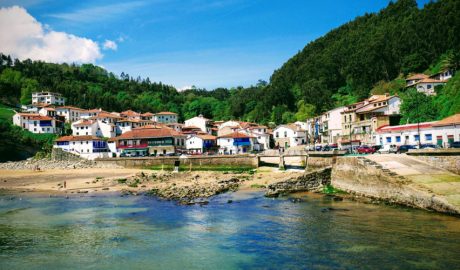 El poble de Tazones, a Astúries