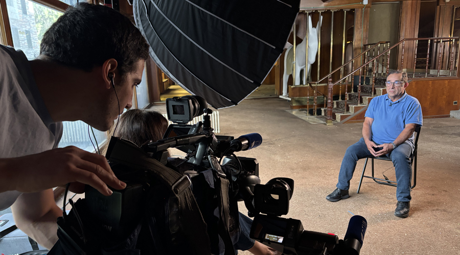 Enregistrament per a crear un documental de gent vinculada amb l’hotel Pol (Comú de Sant Julià)