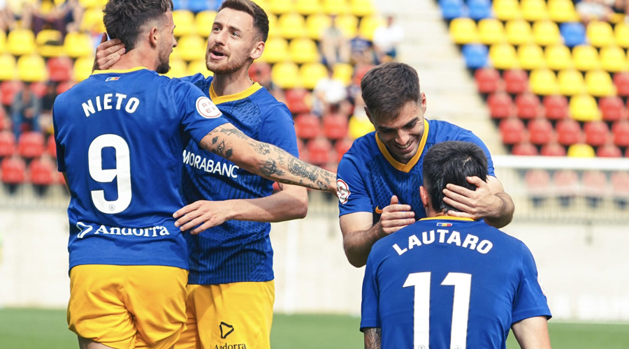Alegria a les files tricolors per la victòria (2-0) contra l'Eivissa (FC Andorra)