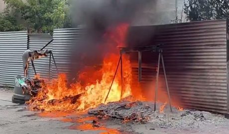 Incendi en una àrea de contenidors a Organyà