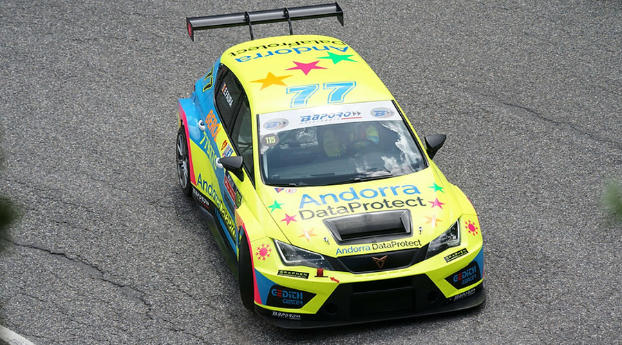 Al volant del vehicle, el jove pilot Erik Faura (FotoEsport)