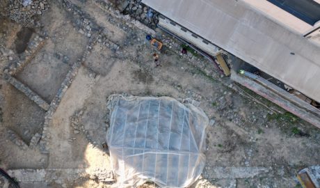 Visió parcial del jaciment del pati de Les Monges