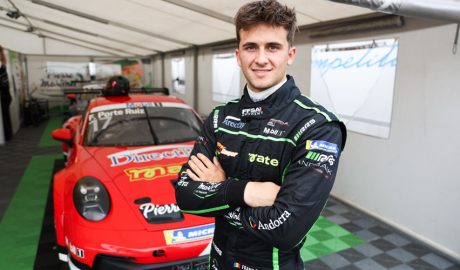 El pilot, Frank Porté, amb el seu vehicle