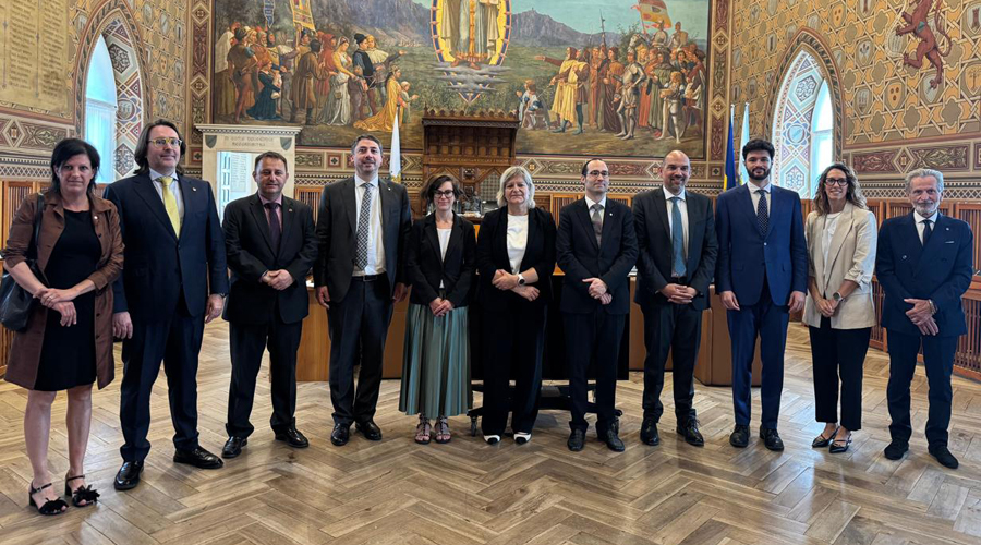 Foto de família de els delegacions andorrana i de San Marino (Consell General)
