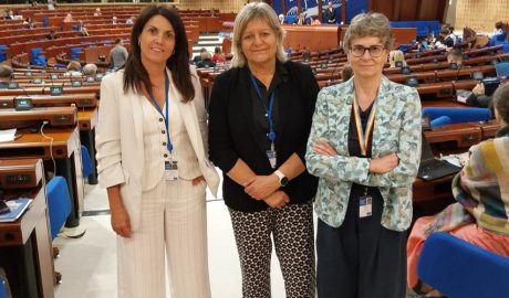 Les tres representants a la sessió d'estiu de l'APCE