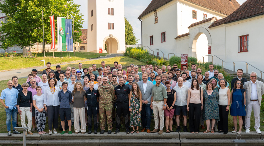 Foto de família de l’Assemblea general de serveis de predicció d’allaus europeus (SFGA)