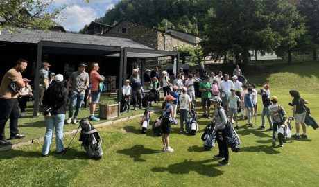 Els joves escolars que van prendre part en el torneig