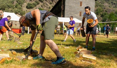 La prova d'asclar llenya de les Olimpíades Pallareses de 2024