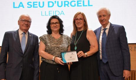 Toñi Parra i Anna Gómez recullen el Premi Nacional de Reputació Infermera concedit a l'equip del CAP de la Seu