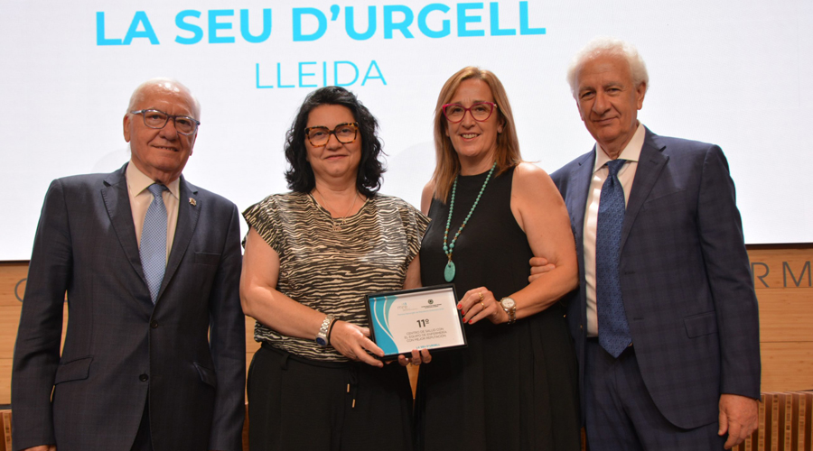 Toñi Parra i Anna Gómez recullen el Premi Nacional de Reputació Infermera concedit a l'equip del CAP de la Seu (Foto: CAP La Seu)