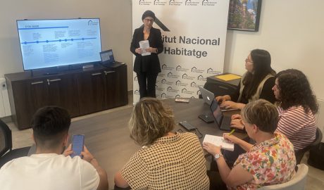 La directora de l’INH, Marta Alberch, donant a conèixer les dades