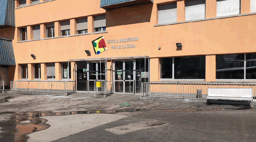 Pati de l'Escola Andorrana del Pas de la Casa (SFGA)