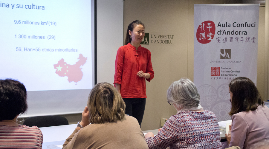 Una classe de xinès a la Universitat d'Andorra (UdA)