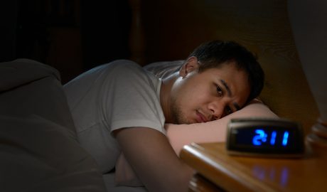 Simulació d'un home que no pot dormir