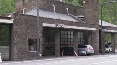 Edifici de la Duana a la frontera del riu Runer