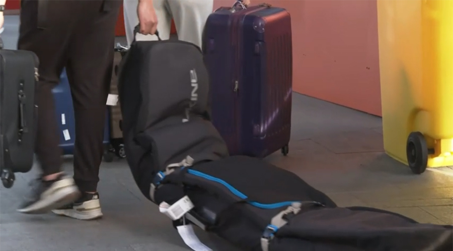 Persones migrants amb les seves maletes (AndorraDifusió)