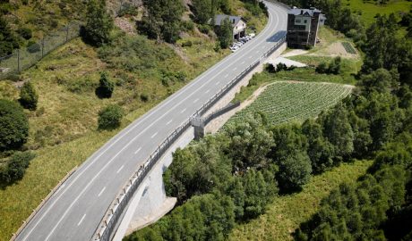 L'eixamplament de la carretera es fa per a augmentar la seguretat