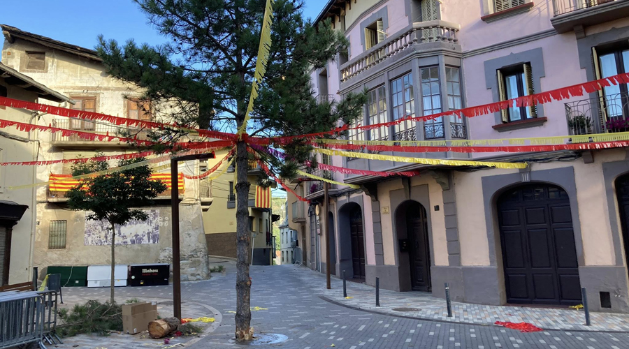 La plaça de l'Arbre, a punt per als actes de la Festa Major de Castellciutat (RàdioSeu)